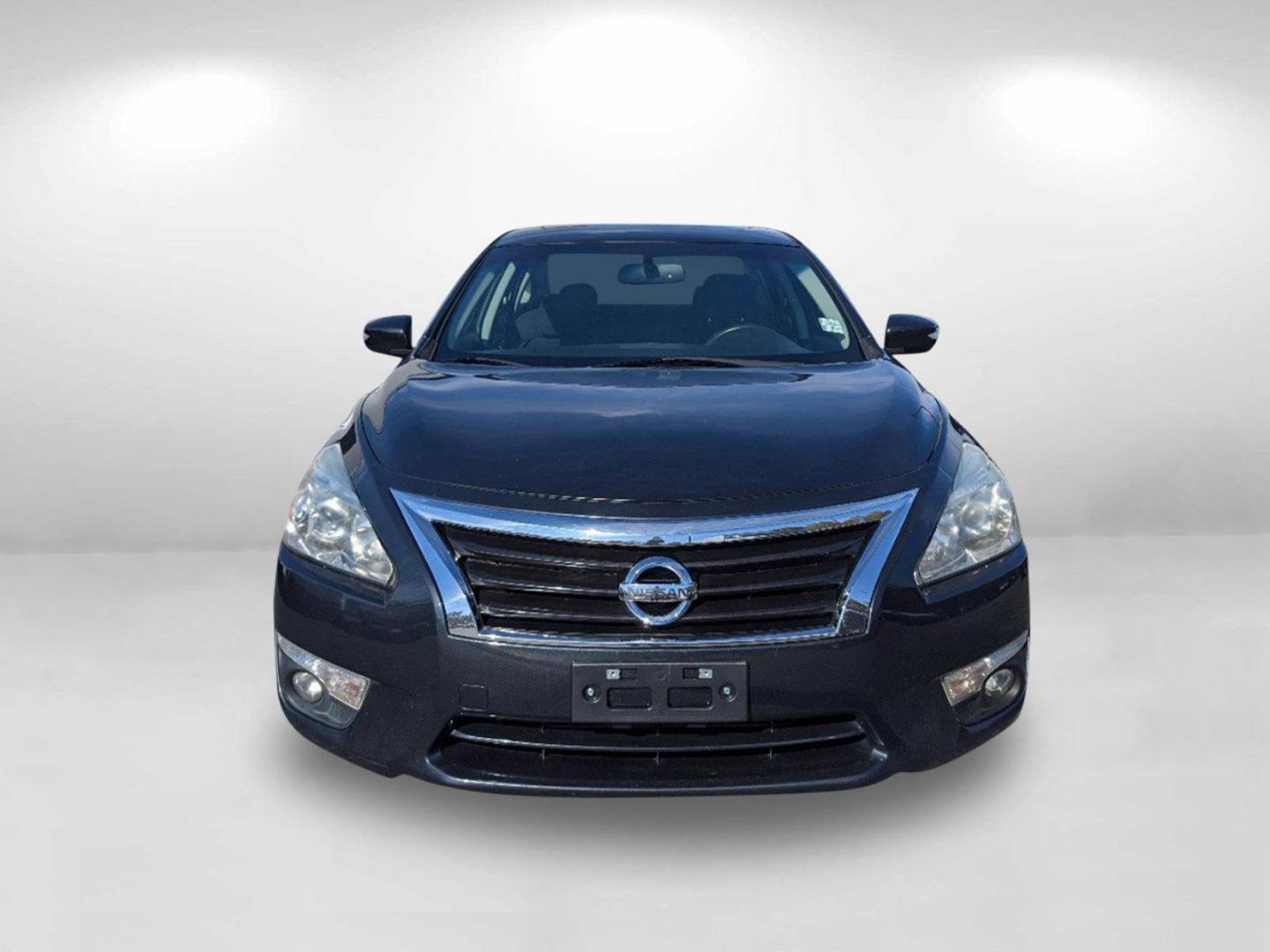 2015 Nissan Altima 2.5 SV (1N4AL3AP1FC) with an Regular Unleaded I-4 2.5 L/152 engine, 1-Speed CVT w/OD transmission, located at 3959 U.S. 80 W, Phenix City, AL, 36870, (334) 297-4885, 32.469296, -85.135185 - 2015 Nissan Altima 2.5 SV - Photo#1