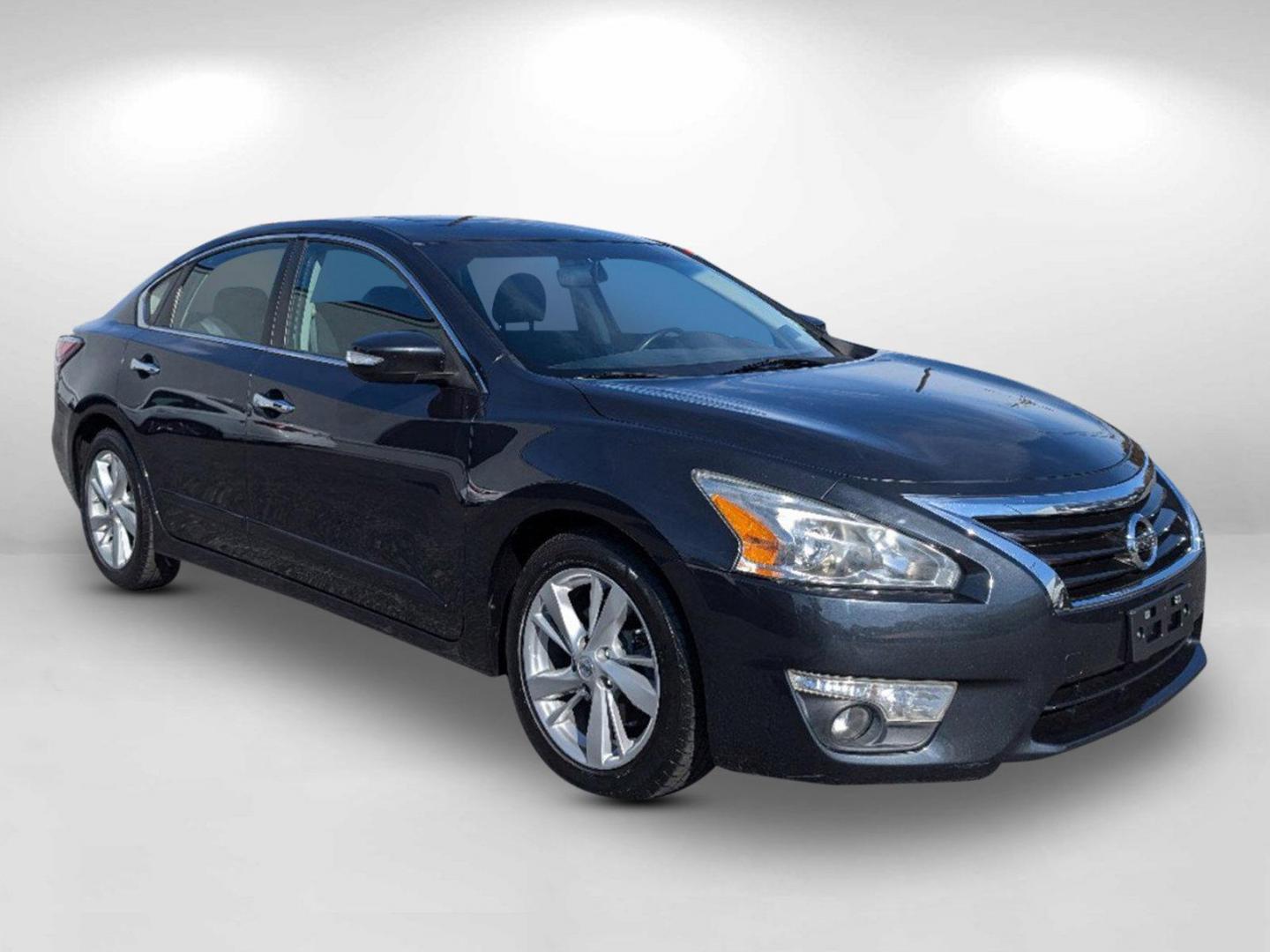 2015 Nissan Altima 2.5 SV (1N4AL3AP1FC) with an Regular Unleaded I-4 2.5 L/152 engine, 1-Speed CVT w/OD transmission, located at 3959 U.S. 80 W, Phenix City, AL, 36870, (334) 297-4885, 32.469296, -85.135185 - 2015 Nissan Altima 2.5 SV - Photo#2