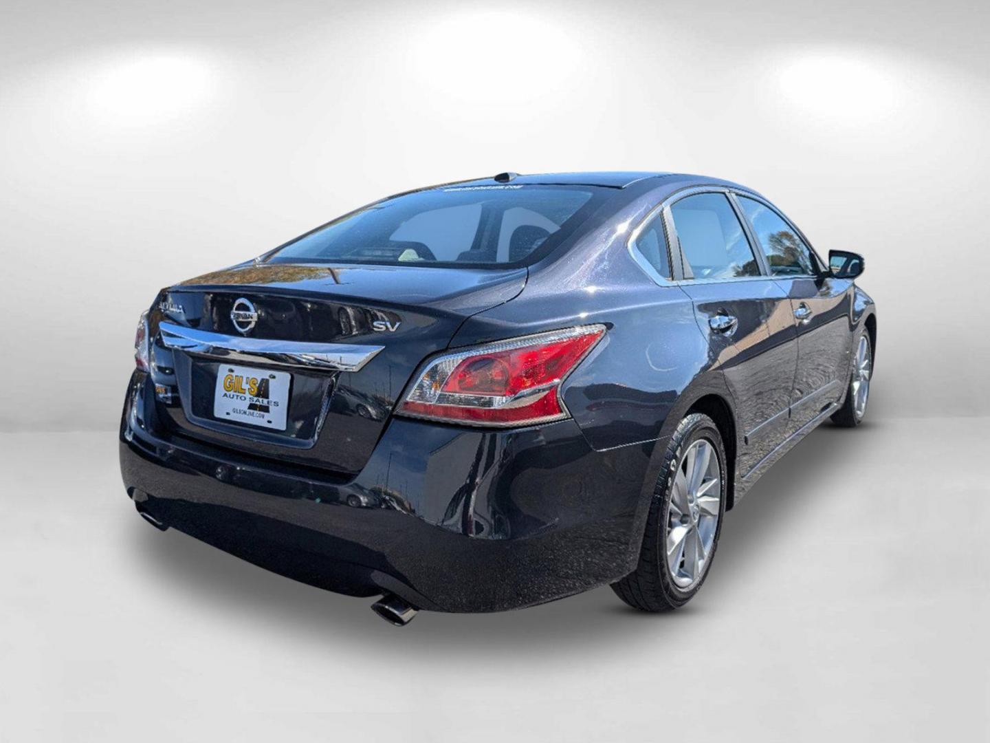 2015 Nissan Altima 2.5 SV (1N4AL3AP1FC) with an Regular Unleaded I-4 2.5 L/152 engine, 1-Speed CVT w/OD transmission, located at 3959 U.S. 80 W, Phenix City, AL, 36870, (334) 297-4885, 32.469296, -85.135185 - 2015 Nissan Altima 2.5 SV - Photo#4