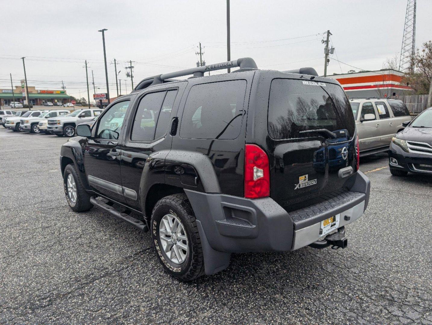 2015 /Gray Nissan Xterra S (5N1AN0NU6FN) with an Regular Unleaded V-6 4.0 L/241 engine, 5-Speed Automatic w/OD transmission, located at 3959 U.S. 80 W, Phenix City, AL, 36870, (334) 297-4885, 32.469296, -85.135185 - 2015 Nissan Xterra S - Photo#5