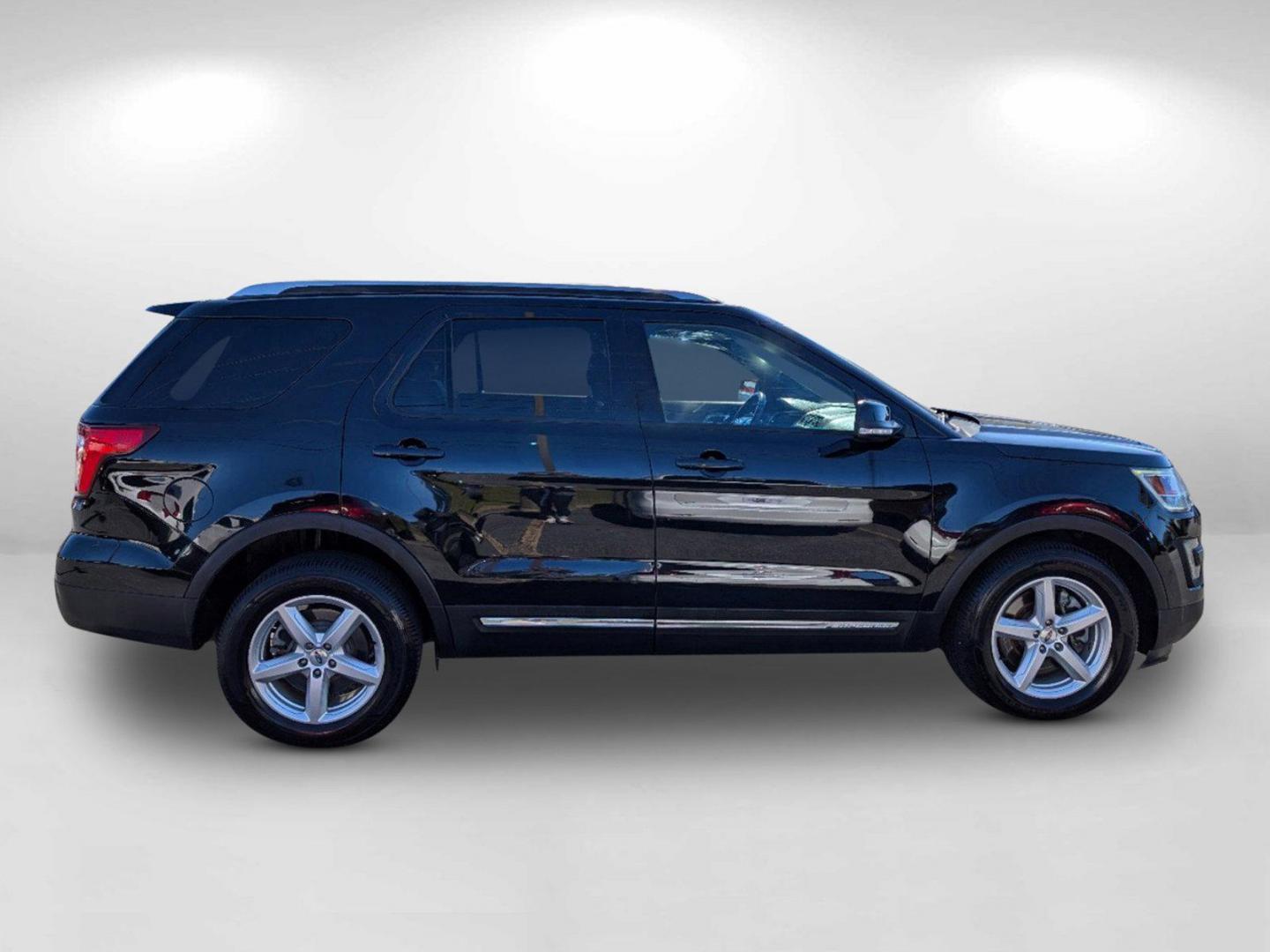 2016 Ford Explorer XLT (1FM5K8D83GG) with an Regular Unleaded V-6 3.5 L/213 engine, 6-Speed Automatic w/OD transmission, located at 3959 U.S. 80 W, Phenix City, AL, 36870, (334) 297-4885, 32.469296, -85.135185 - 2016 Ford Explorer XLT - Photo#3