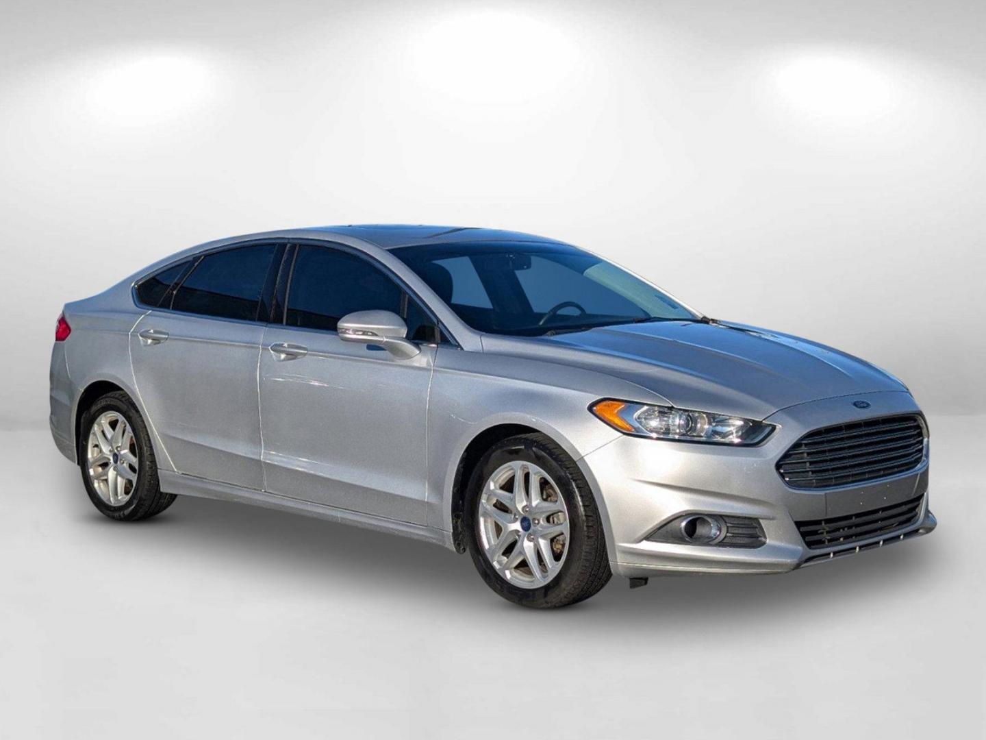 2016 Ford Fusion SE (3FA6P0HDXGR) with an Intercooled Turbo Regular Unleaded I-4 1.5 L/91 engine, 6-Speed Automatic w/OD transmission, located at 521 Old Farm Lane Rd, Prattville, AL, 36066, (334) 325-1505, 32.482460, -86.416367 - 2016 Ford Fusion SE - Photo#2