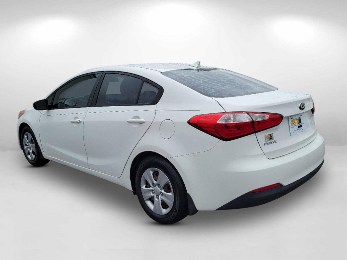 2016 Clear White /Black Kia Forte LX (KNAFK4A6XG5) with an Regular Unleaded I-4 1.8 L/110 engine, 6-Speed Automatic w/OD transmission, located at 5115 14th Ave., Columbus, GA, 31904, (706) 323-0345, 32.511494, -84.971046 - 2016 Kia Forte LX - Photo#6