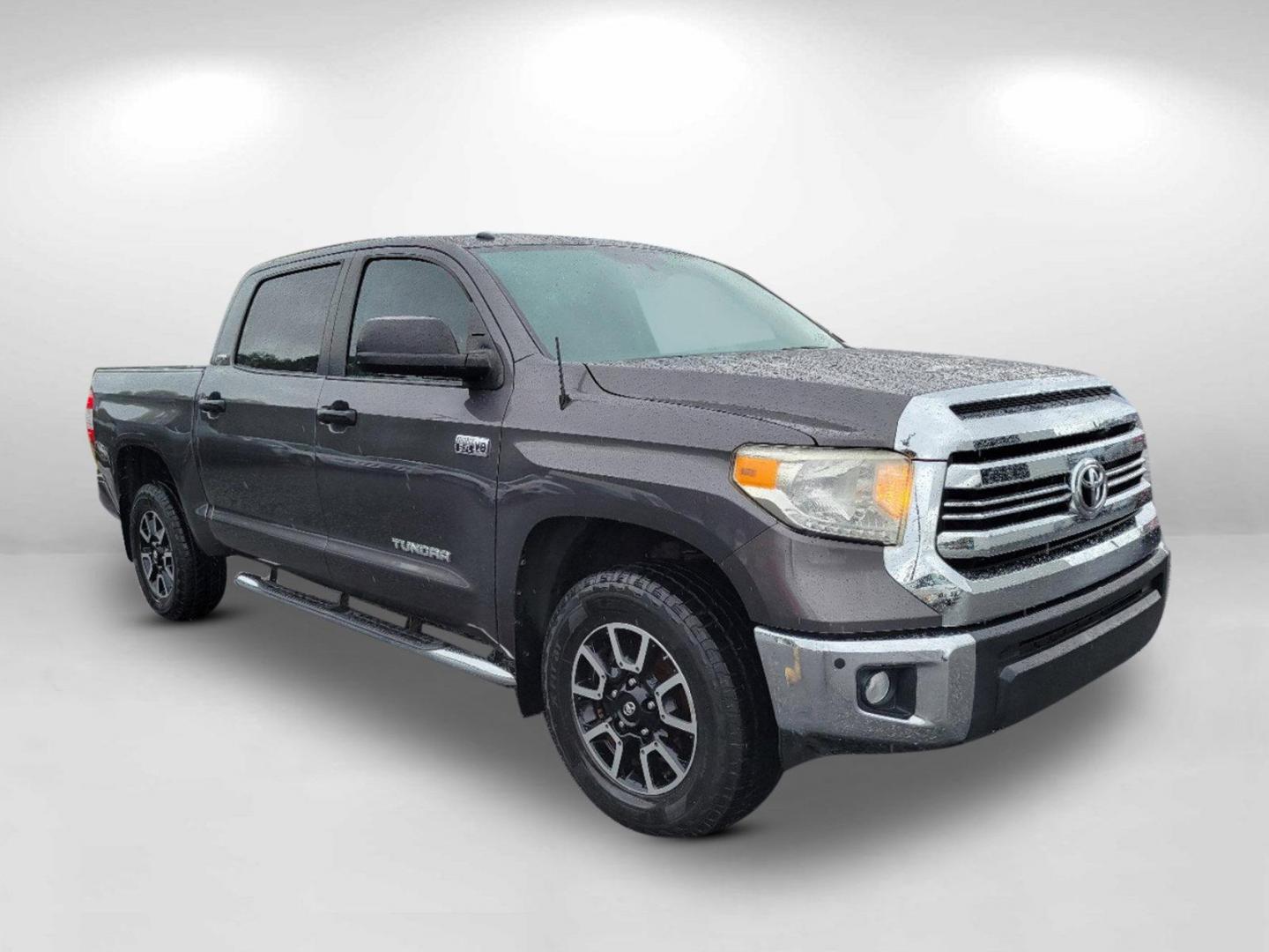 2016 Gray Toyota Tundra 4WD Truck SR5 (5TFDW5F10GX) with an Regular Unleaded V-8 5.7 L/346 engine, 6-Speed Automatic w/OD transmission, located at 1430 Gateway Drive, Opelika, AL, 36801, (334) 239-0944, 32.637871, -85.409790 - 2016 Toyota Tundra 4WD Truck SR5 - Photo#2