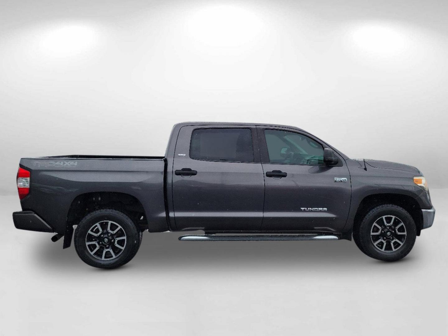 2016 Gray Toyota Tundra 4WD Truck SR5 (5TFDW5F10GX) with an Regular Unleaded V-8 5.7 L/346 engine, 6-Speed Automatic w/OD transmission, located at 1430 Gateway Drive, Opelika, AL, 36801, (334) 239-0944, 32.637871, -85.409790 - 2016 Toyota Tundra 4WD Truck SR5 - Photo#3