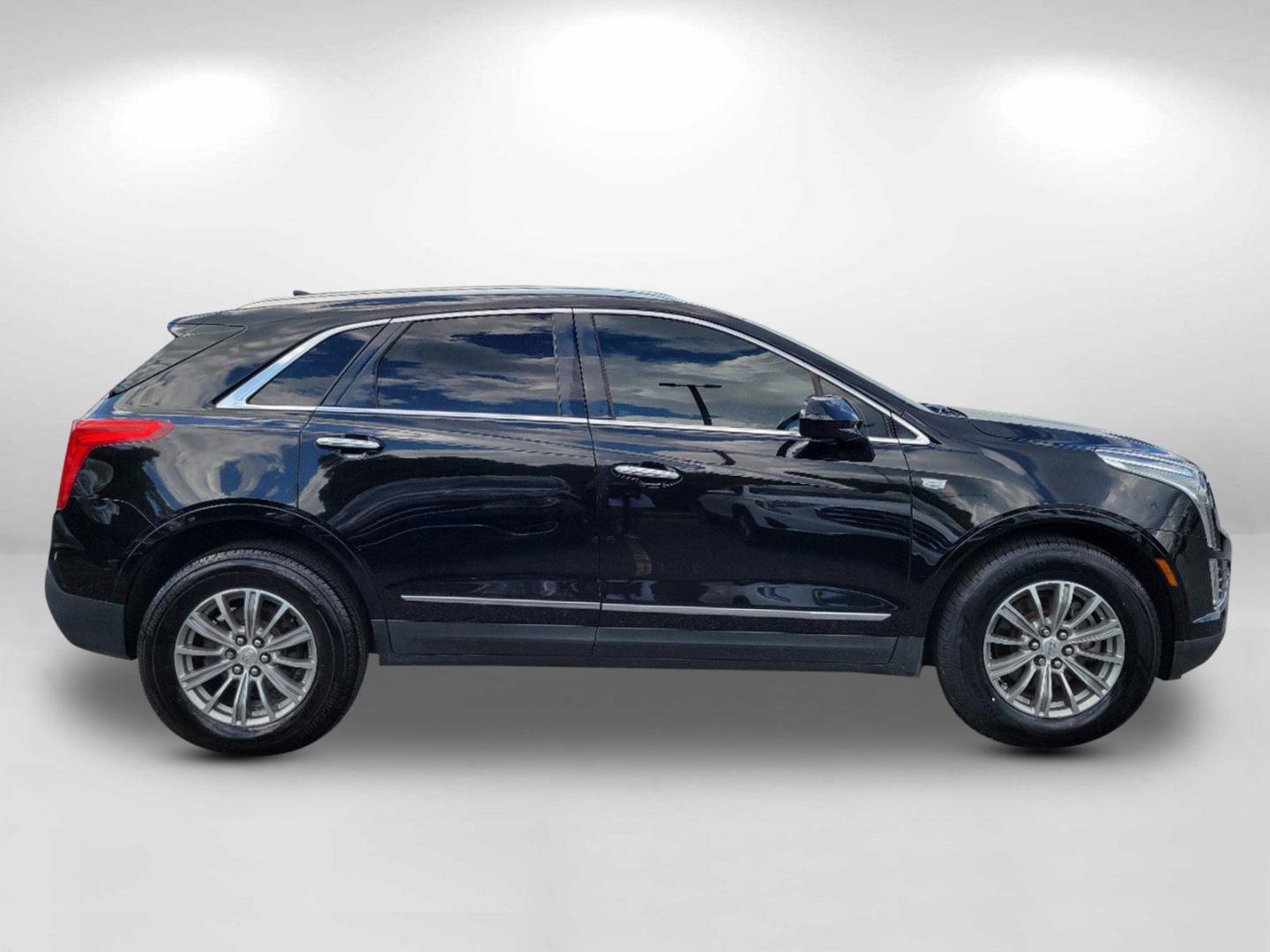 2017 Stellar Black Metallic /Jet Black Cadillac XT5 Luxury FWD (1GYKNBRS7HZ) with an Gas V6 3.6L/222.6 engine, 8-Speed Automatic transmission, located at 1430 Gateway Drive, Opelika, AL, 36801, (334) 239-0944, 32.637871, -85.409790 - 2017 Cadillac XT5 Luxury FWD - Photo#3