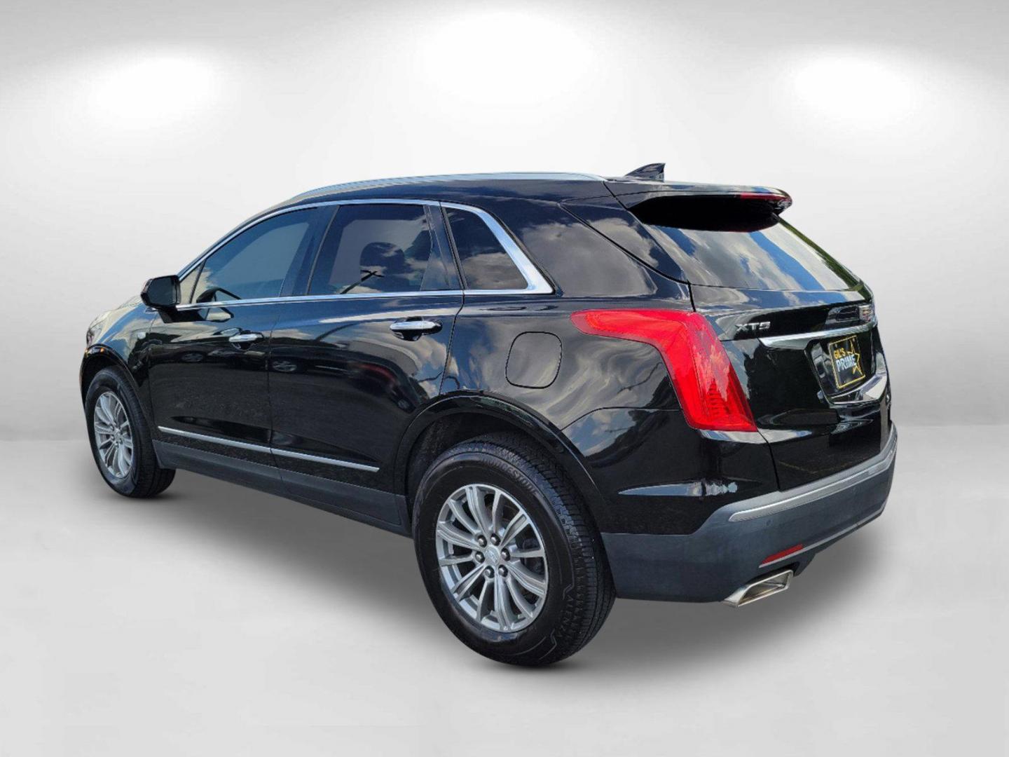 2017 Stellar Black Metallic /Jet Black Cadillac XT5 Luxury FWD (1GYKNBRS7HZ) with an Gas V6 3.6L/222.6 engine, 8-Speed Automatic transmission, located at 1430 Gateway Drive, Opelika, AL, 36801, (334) 239-0944, 32.637871, -85.409790 - 2017 Cadillac XT5 Luxury FWD - Photo#6