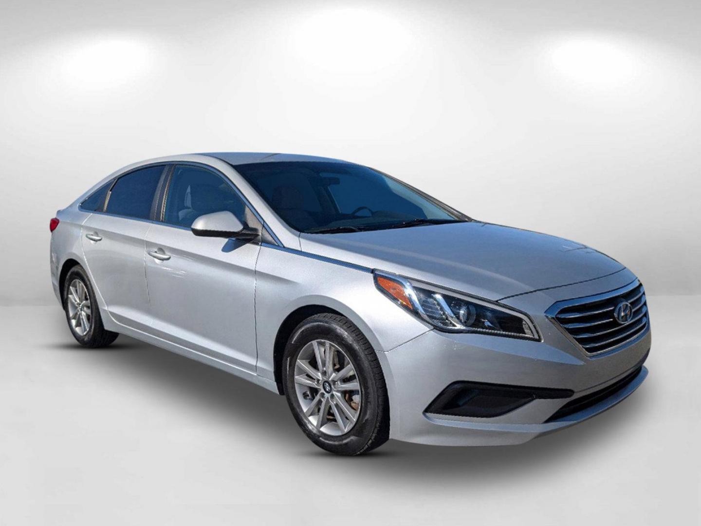 2017 /Gray Hyundai Sonata 2.4L (5NPE24AF4HH) with an Regular Unleaded I-4 2.4 L/144 engine, 6-Speed Automatic w/OD transmission, located at 3959 U.S. 80 W, Phenix City, AL, 36870, (334) 297-4885, 32.469296, -85.135185 - 2017 Hyundai Sonata 2.4L - Photo#2