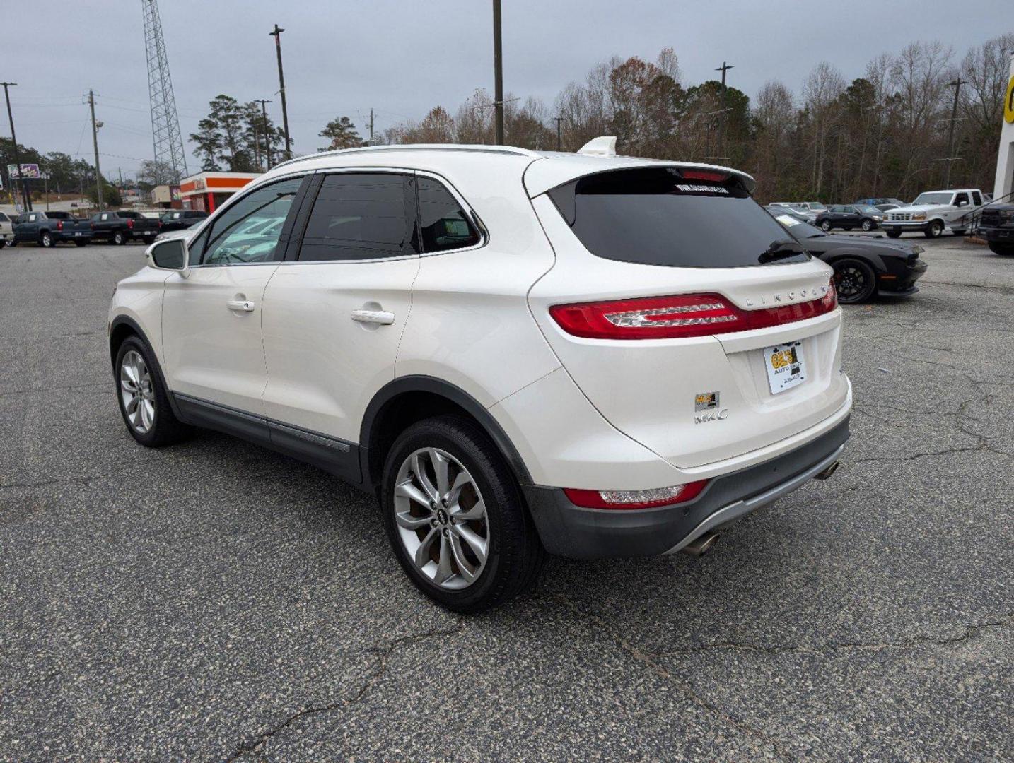 2017 Lincoln MKC Select (5LMCJ2C93HU) with an Intercooled Turbo Premium Unleaded I-4 2.0 L/122 engine, 6-Speed Automatic w/OD transmission, located at 3959 U.S. 80 W, Phenix City, AL, 36870, (334) 297-4885, 32.469296, -85.135185 - 2017 Lincoln MKC Select - Photo#6