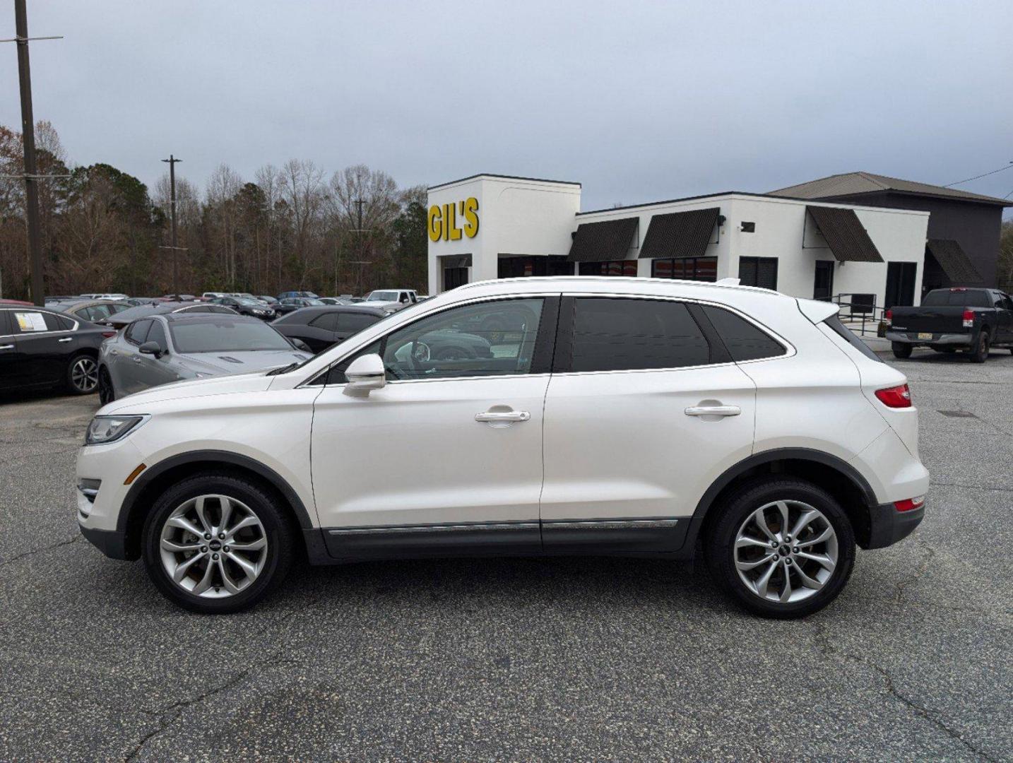 2017 Lincoln MKC Select (5LMCJ2C93HU) with an Intercooled Turbo Premium Unleaded I-4 2.0 L/122 engine, 6-Speed Automatic w/OD transmission, located at 3959 U.S. 80 W, Phenix City, AL, 36870, (334) 297-4885, 32.469296, -85.135185 - 2017 Lincoln MKC Select - Photo#7