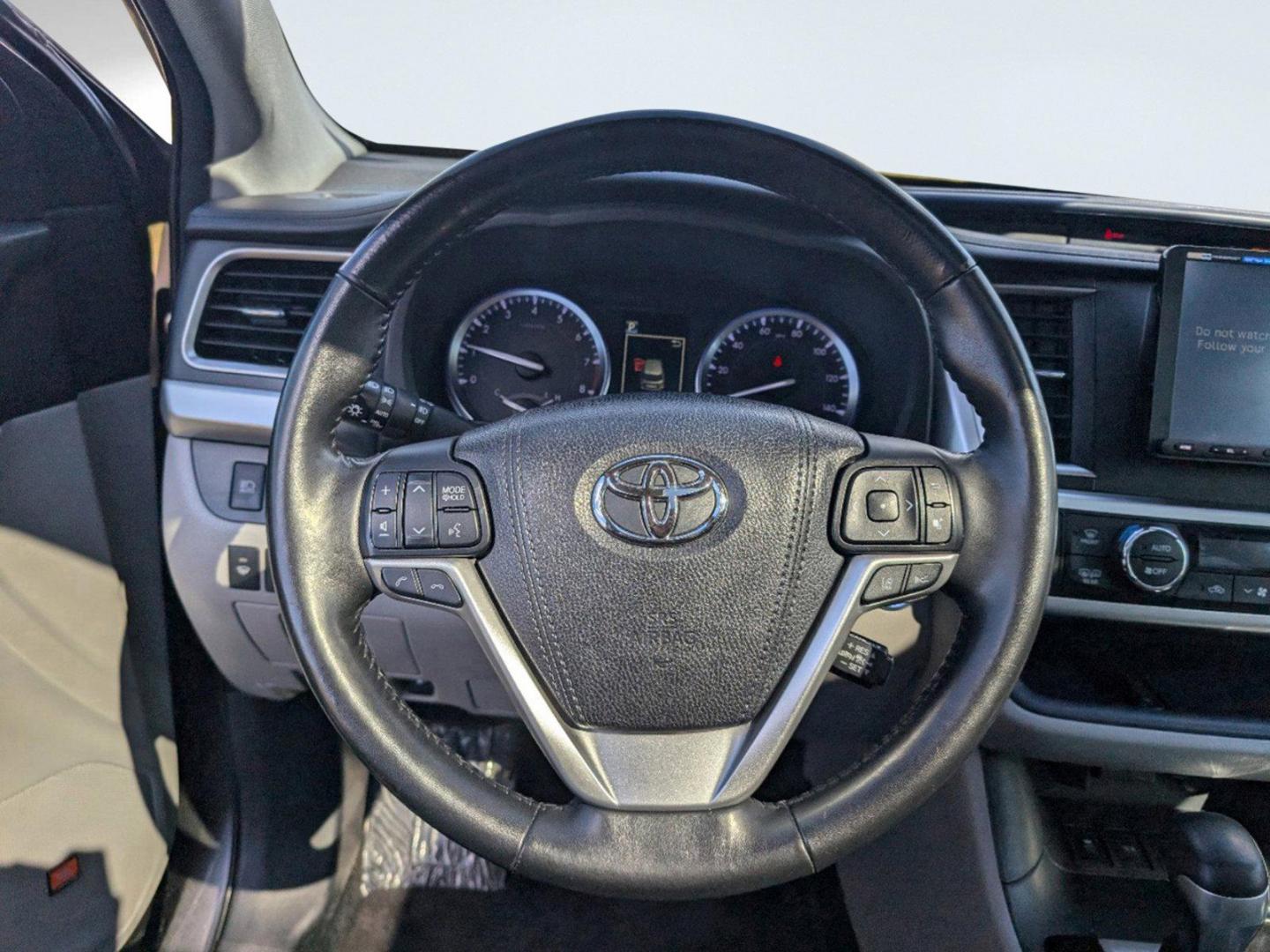 2018 Toyota Highlander Limited (5TDYZRFH4JS) with an Regular Unleaded V-6 3.5 L/211 engine, 8-Speed Automatic w/OD transmission, located at 3959 U.S. 80 W, Phenix City, AL, 36870, (334) 297-4885, 32.469296, -85.135185 - 2018 Toyota Highlander Limited - Photo#15