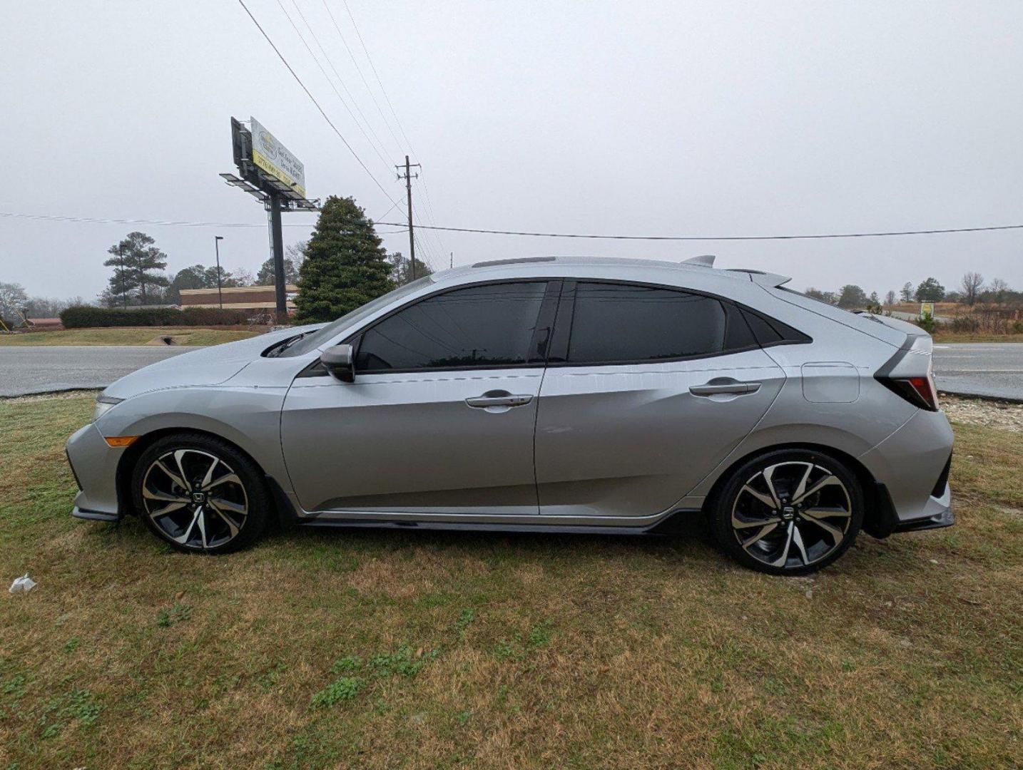 2019 Honda Civic Hatchback Sport Touring (SHHFK7H94KU) with an Intercooled Turbo Premium Unleaded I-4 1.5 L/91 engine, 1-Speed CVT w/OD transmission, located at 7000 Northlake Connector, Columbus, GA, 31904, (706) 987-8085, 32.524975, -84.978134 - 2019 Honda Civic Hatchback Sport Touring - Photo#7