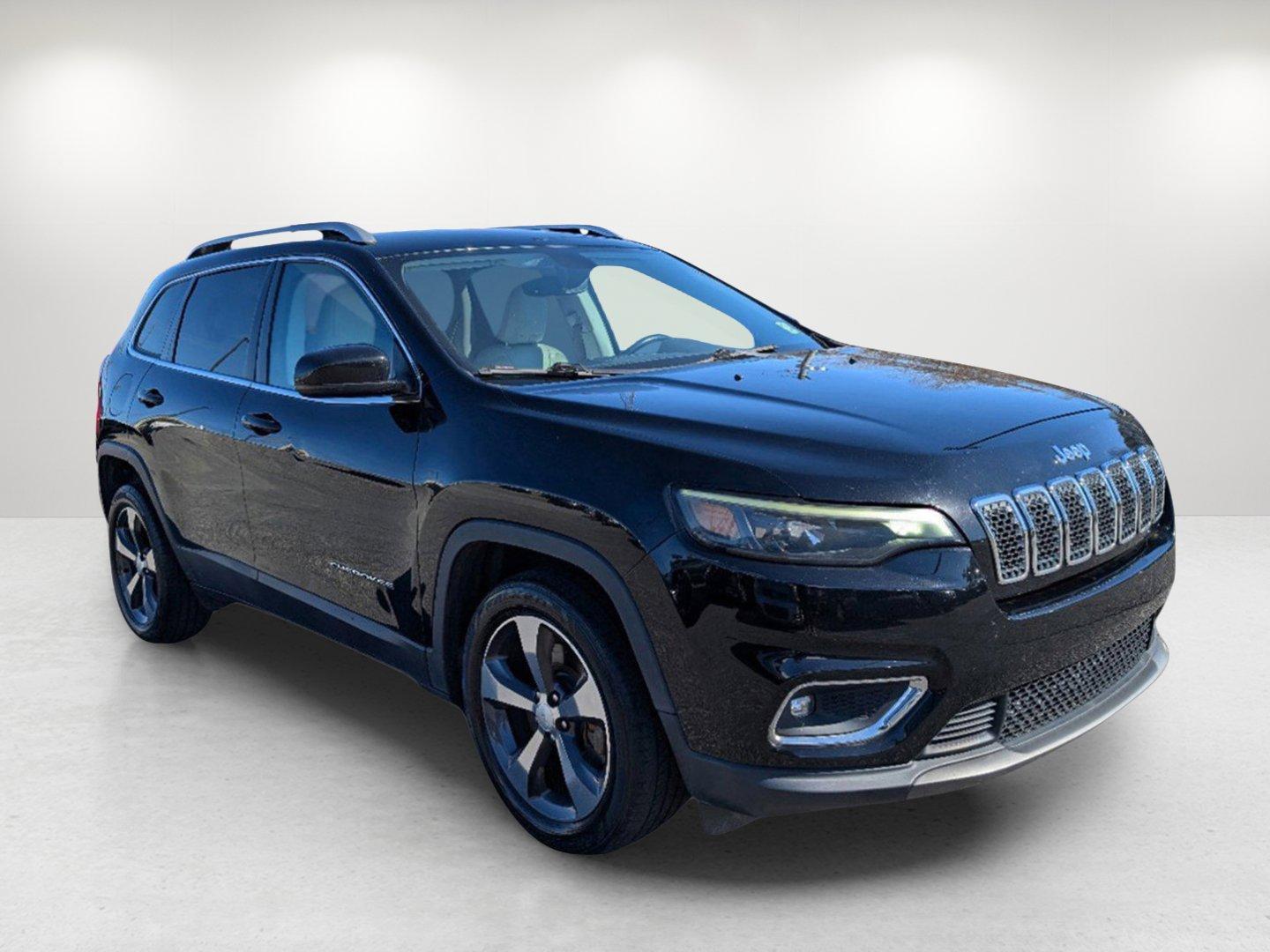 2019 /Ski Gray/Black Jeep Cherokee Limited (1C4PJLDB2KD) with an Regular Unleaded I-4 2.4 L/144 engine, 9-Speed Automatic w/OD transmission, located at 5115 14th Ave., Columbus, GA, 31904, (706) 323-0345, 32.511494, -84.971046 - 2019 Jeep Cherokee Limited - Photo#2