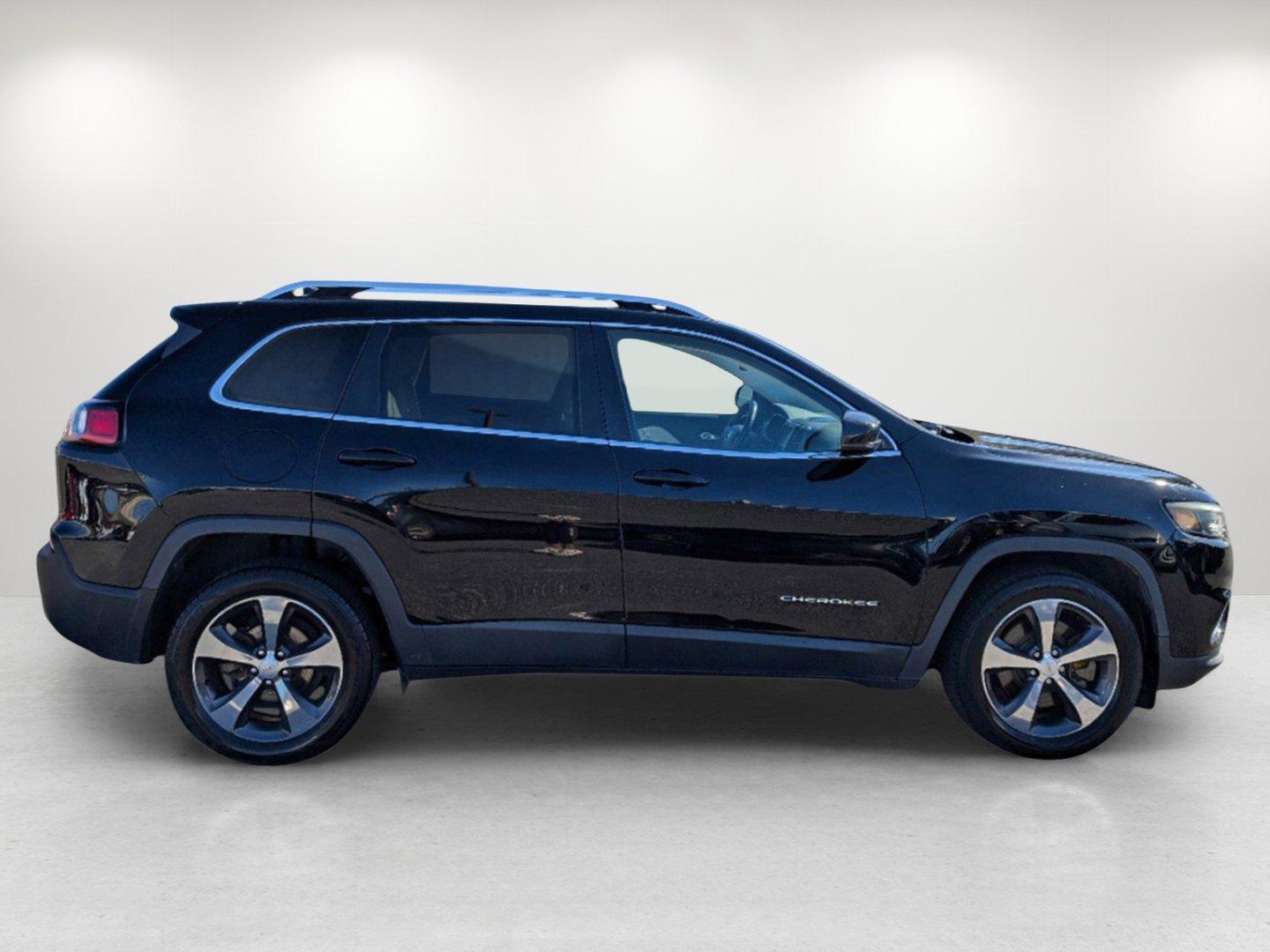 2019 /Ski Gray/Black Jeep Cherokee Limited (1C4PJLDB2KD) with an Regular Unleaded I-4 2.4 L/144 engine, 9-Speed Automatic w/OD transmission, located at 5115 14th Ave., Columbus, GA, 31904, (706) 323-0345, 32.511494, -84.971046 - 2019 Jeep Cherokee Limited - Photo#3