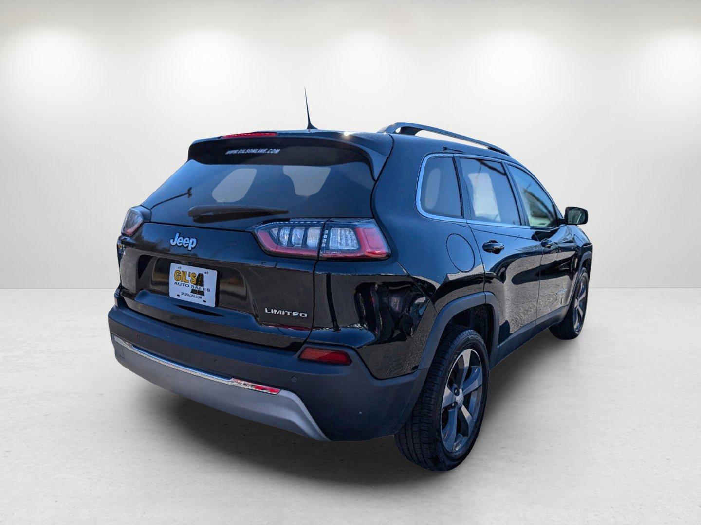 2019 /Ski Gray/Black Jeep Cherokee Limited (1C4PJLDB2KD) with an Regular Unleaded I-4 2.4 L/144 engine, 9-Speed Automatic w/OD transmission, located at 5115 14th Ave., Columbus, GA, 31904, (706) 323-0345, 32.511494, -84.971046 - 2019 Jeep Cherokee Limited - Photo#4