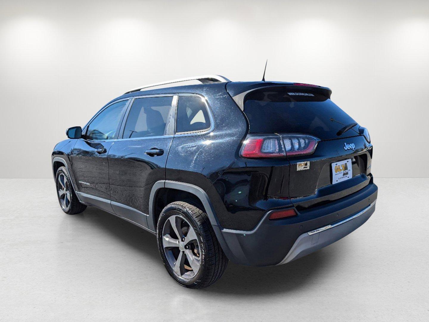 2019 /Ski Gray/Black Jeep Cherokee Limited (1C4PJLDB2KD) with an Regular Unleaded I-4 2.4 L/144 engine, 9-Speed Automatic w/OD transmission, located at 5115 14th Ave., Columbus, GA, 31904, (706) 323-0345, 32.511494, -84.971046 - 2019 Jeep Cherokee Limited - Photo#6