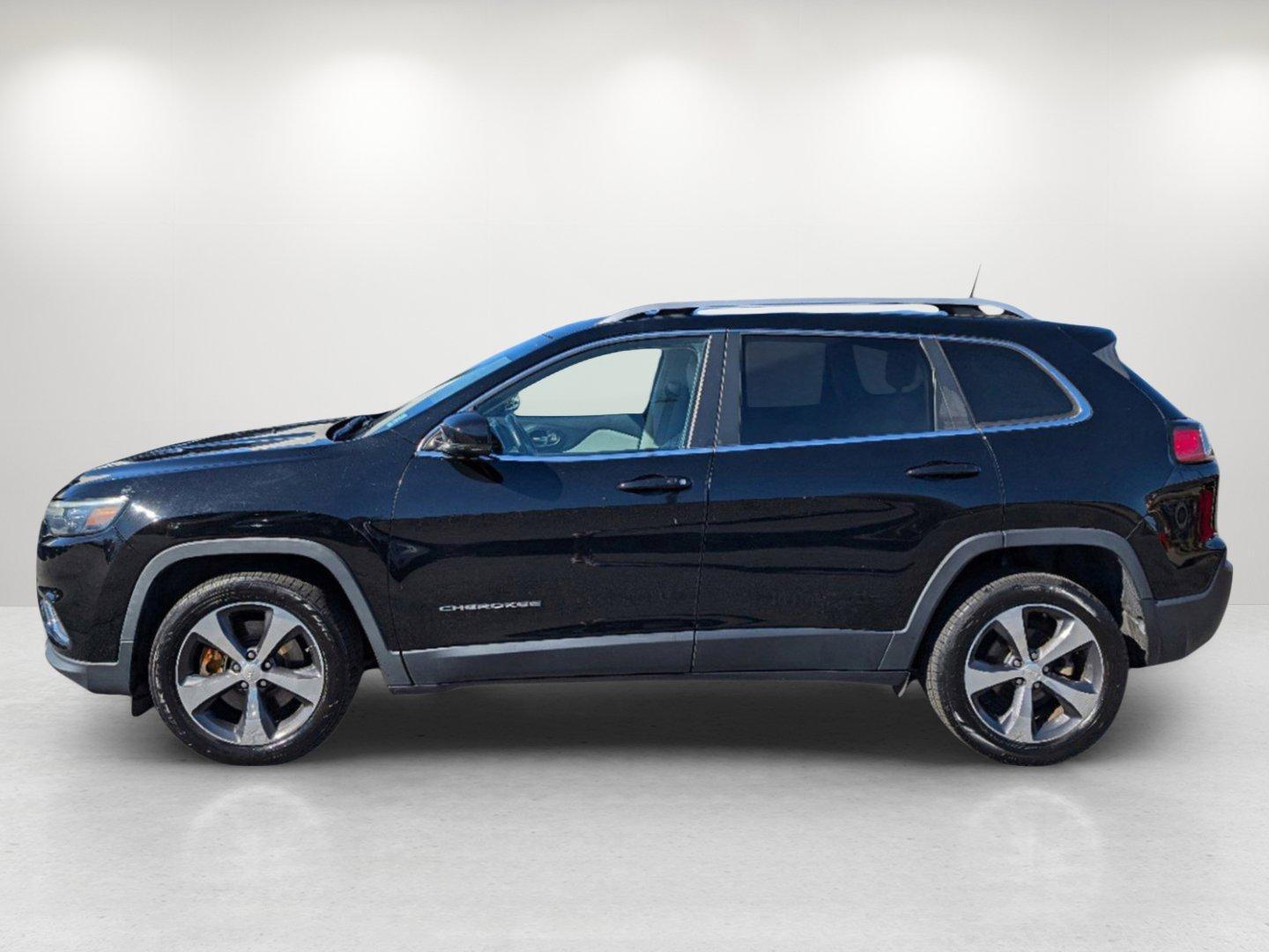 2019 /Ski Gray/Black Jeep Cherokee Limited (1C4PJLDB2KD) with an Regular Unleaded I-4 2.4 L/144 engine, 9-Speed Automatic w/OD transmission, located at 5115 14th Ave., Columbus, GA, 31904, (706) 323-0345, 32.511494, -84.971046 - 2019 Jeep Cherokee Limited - Photo#7