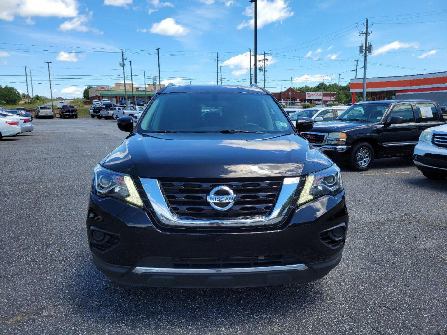 2019 Magnetic Black Pearl /Charcoal Nissan Pathfinder S (5N1DR2MM4KC) with an Regular Unleaded V-6 3.5 L/213 engine, 1-Speed CVT w/OD transmission, located at 1430 Gateway Drive, Opelika, AL, 36801, (334) 239-0944, 32.637871, -85.409790 - 2019 Nissan Pathfinder S - Photo#2