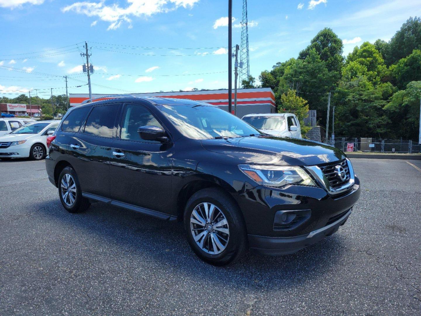 2019 Magnetic Black Pearl /Charcoal Nissan Pathfinder S (5N1DR2MM4KC) with an Regular Unleaded V-6 3.5 L/213 engine, 1-Speed CVT w/OD transmission, located at 1430 Gateway Drive, Opelika, AL, 36801, (334) 239-0944, 32.637871, -85.409790 - 2019 Nissan Pathfinder S - Photo#3