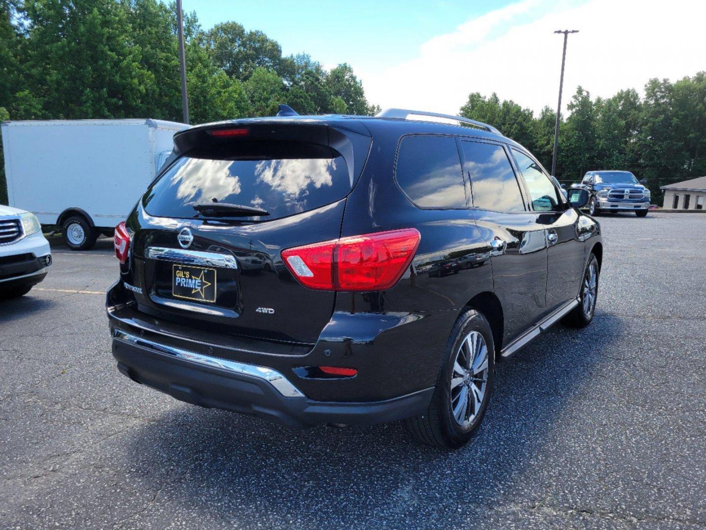 2019 Magnetic Black Pearl /Charcoal Nissan Pathfinder S (5N1DR2MM4KC) with an Regular Unleaded V-6 3.5 L/213 engine, 1-Speed CVT w/OD transmission, located at 1430 Gateway Drive, Opelika, AL, 36801, (334) 239-0944, 32.637871, -85.409790 - 2019 Nissan Pathfinder S - Photo#5