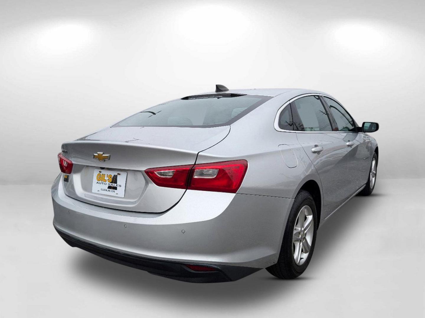 2020 /Dark Atmosphere/ Medium Ash Gray Chevrolet Malibu LS (1G1ZC5ST0LF) with an Turbocharged Gas I4 1.5L/91 engine, 1-Speed Automatic transmission, located at 3959 U.S. 80 W, Phenix City, AL, 36870, (334) 297-4885, 32.469296, -85.135185 - 2020 Chevrolet Malibu LS - Photo#4