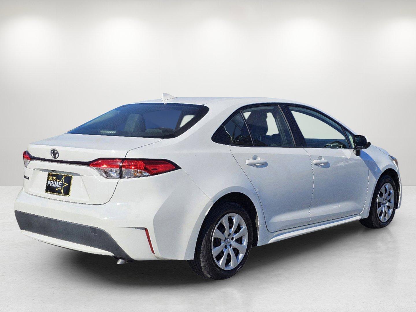 2020 Super White /Black Toyota Corolla LE (JTDEPRAE3LJ) with an Regular Unleaded I-4 1.8 L/110 engine, 1-Speed CVT w/OD transmission, located at 7000 Northlake Connector, Columbus, GA, 31904, (706) 987-8085, 32.524975, -84.978134 - 2020 Toyota Corolla LE - Photo#4